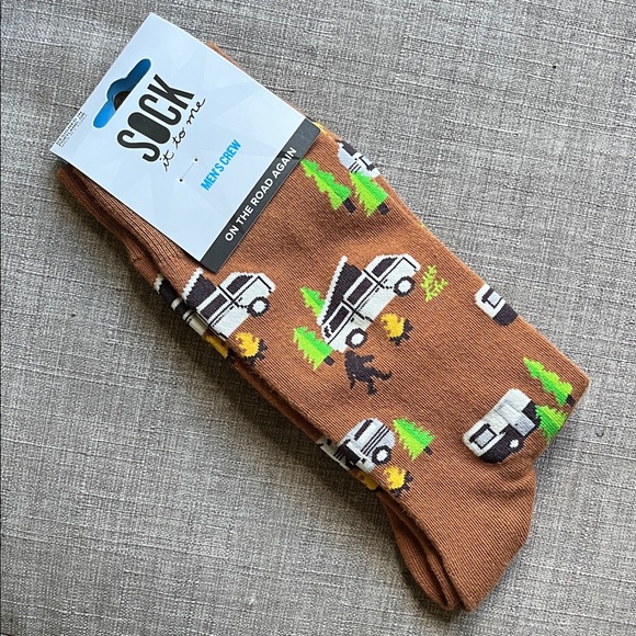 Sock It to Me Novelty Camping Bigfoot Sasquatch Socks Gift Men's Crew - Picture 1 of 3